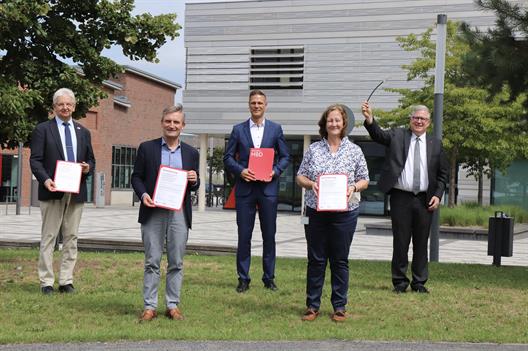 Joint network operation between HSD, RSH and art academy - 
City of Düsseldorf grants permission to set up a fibre optic ring